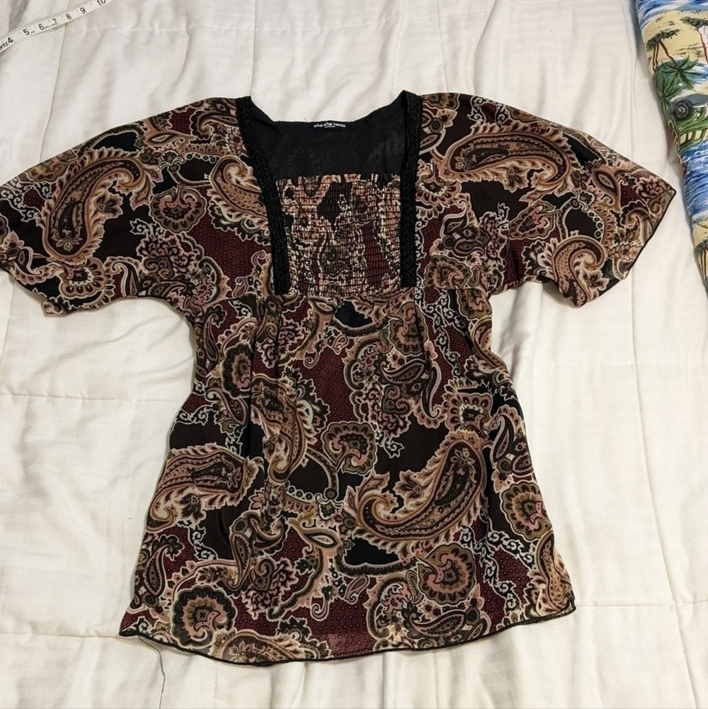 𝅺cha Cha Vente smocked top medium